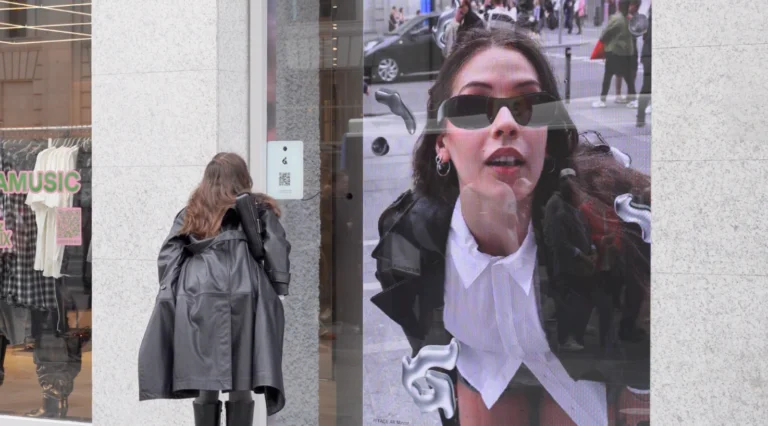 Bershka AR Mirror